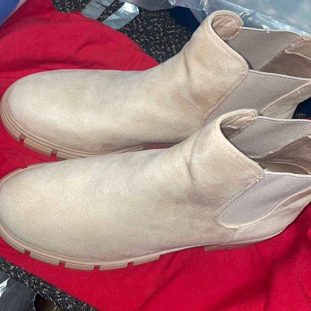 Womens brand New boot